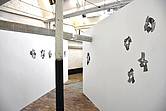 Pierre noire de Jean Marc Saulnier à la la plus petite galerie du monde (OU PRESQUE)